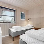 Feriehus 5 Bedroom Stunning In Grenå