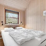 5 Bedroom Stunning In Feriehus Grenå