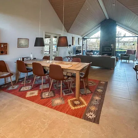 5 Bedroom Stunning In *